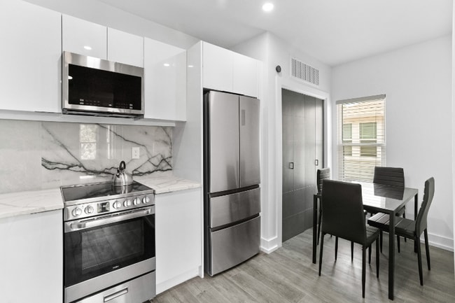 Photo - 935 S Howard Ave Unit 2