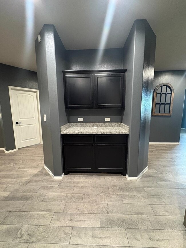 Photo - 2027 Ebbets Dr