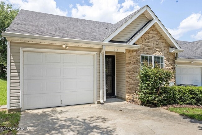 Photo - 435 Northrop Pl