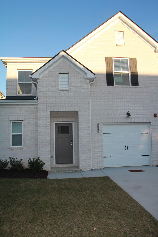 Photo - 204 Douglas Bend Rd Townhome