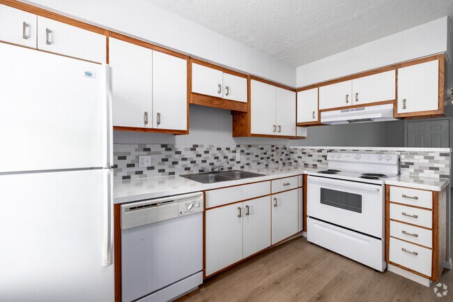 2BR, 1BA - 900SF - Kitchen - The Domain