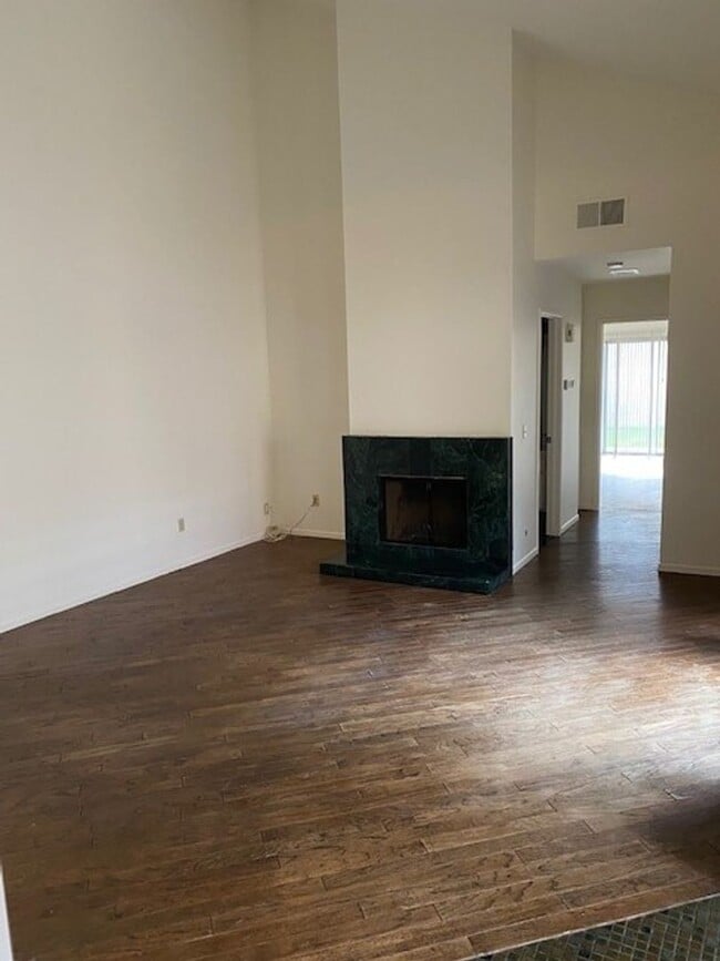 831-835 S Park Vine Street