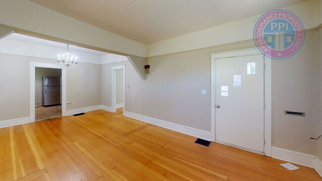 Photo - NO SECURITY DEPOSIT WITH RHINO! Beautiful ...