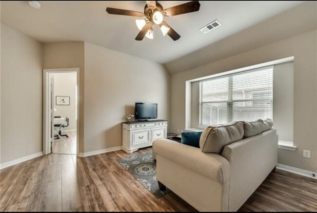 Photo - 2902 Aurora Mist Dr House