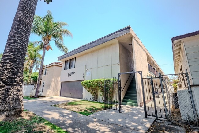 Building Photo - 1940 Pine Ave Unit 4