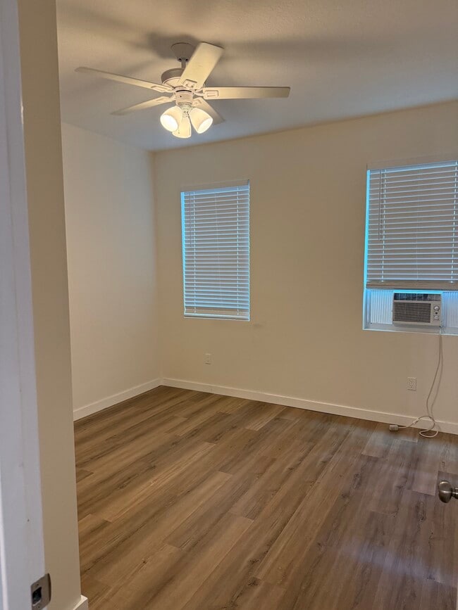 Photo - 210 E Columbus Dr