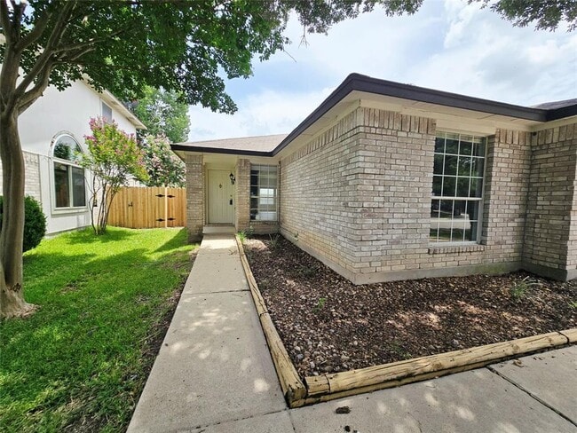 Building Photo - 707 Johnny Bench Rental