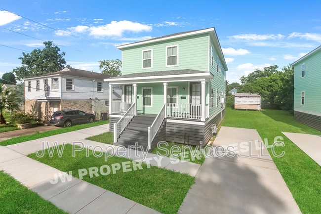 Photo - 3016 Spain St