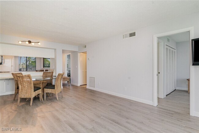 Photo - 4835 Bonita Beach Rd SW Unidad 102