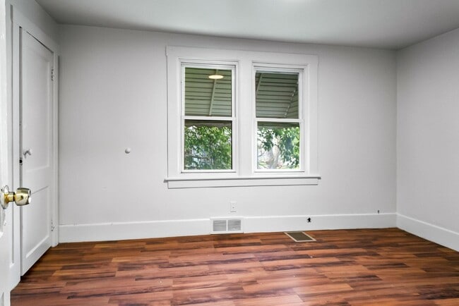 Photo - 44 Euclid Ave