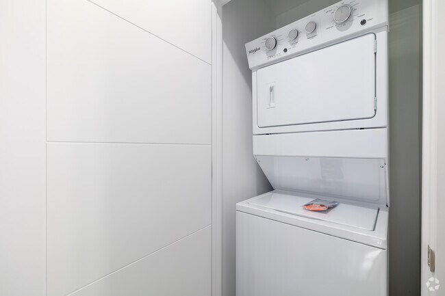 2BR, 2BA - 1,140SF - Laundry