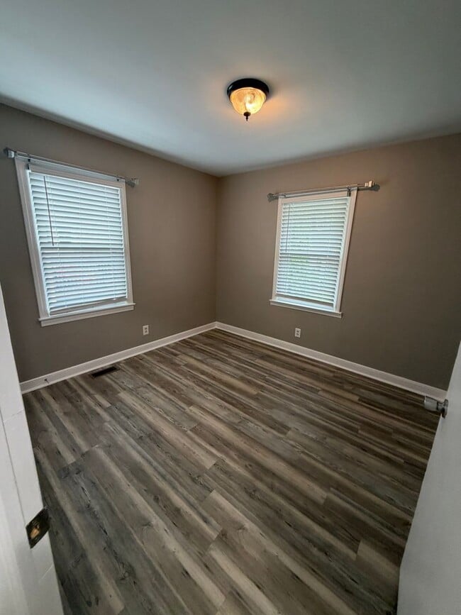 1405 Belmont Dr