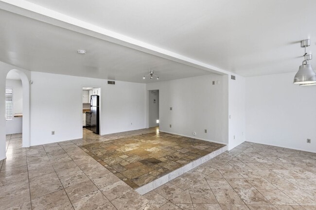 Photo - 940 W Meseto Ave