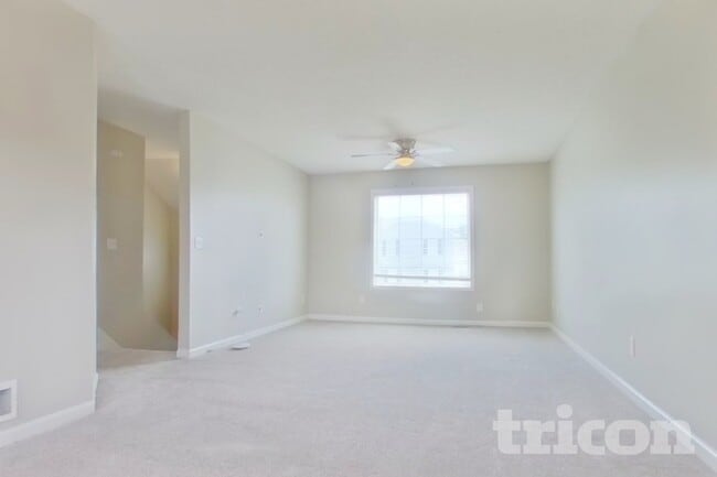 Photo - 404 Remington Ct