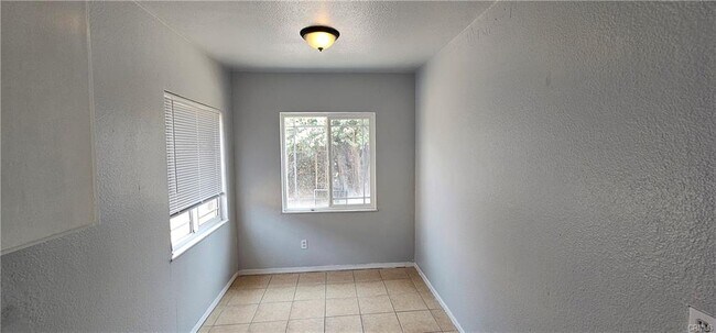 Photo - 1130 Huff St W Unidad 1/4