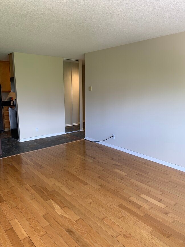 Photo - 1800 Lasalle Ave Unit 203