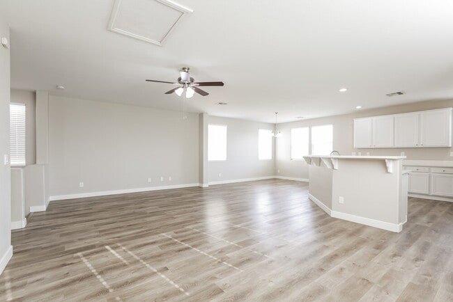 Photo - 6578 Holly River St