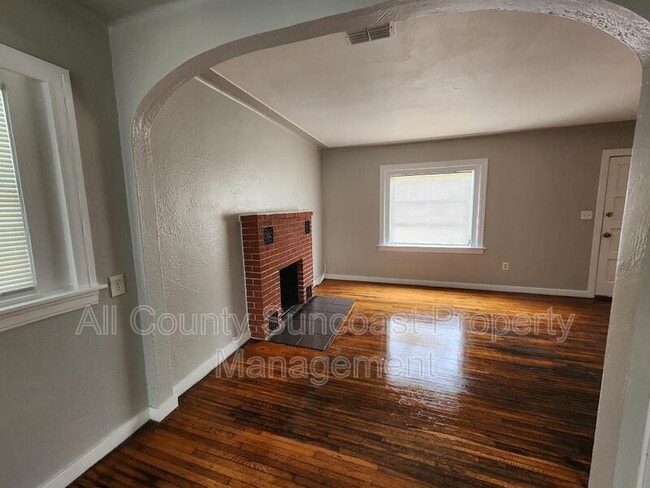 Photo - 2105 28th St S