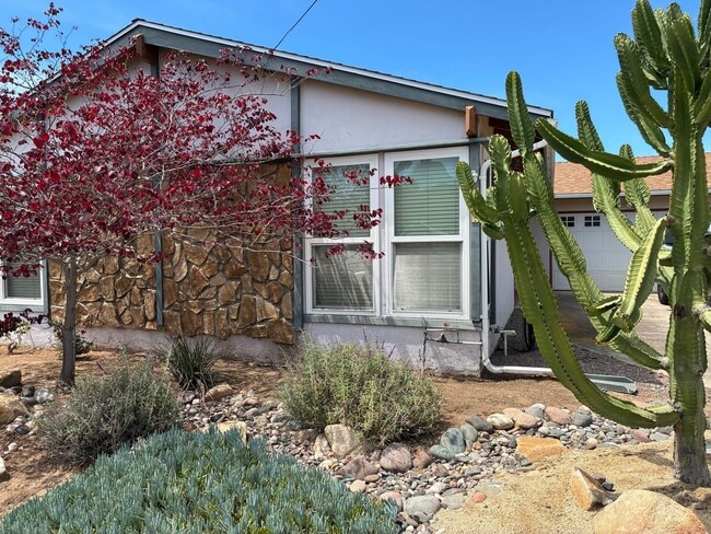 Building Photo - Beautiful 3bd/2ba HOUSE in Clairemont Mesa! 2-car Garage, AC, laundry, patio, VIEWS!