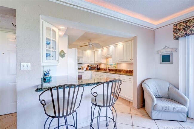 Photo - 1289 NE Ocean Blvd Unidad 2