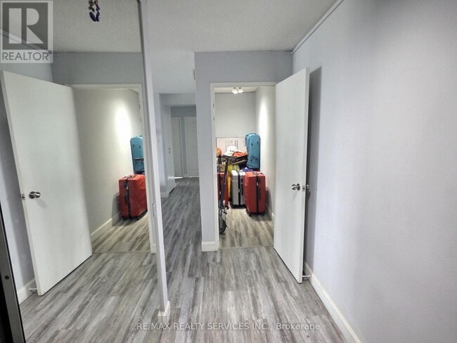 Photo - 18 Knightsbridge Rd Unit 1812