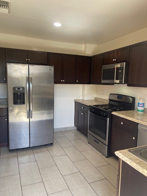 Building Photo - 530 N Van Ness Ave Unit 3