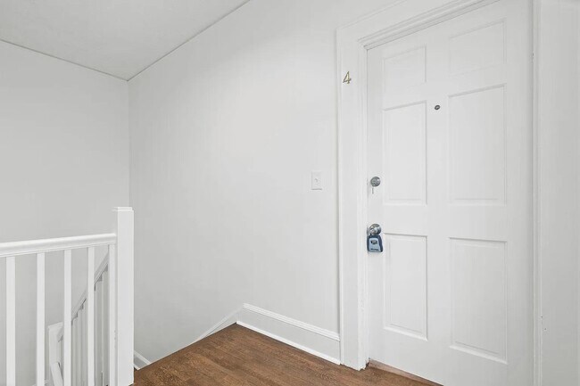 Building Photo - 2112 Crescent Ave Rental