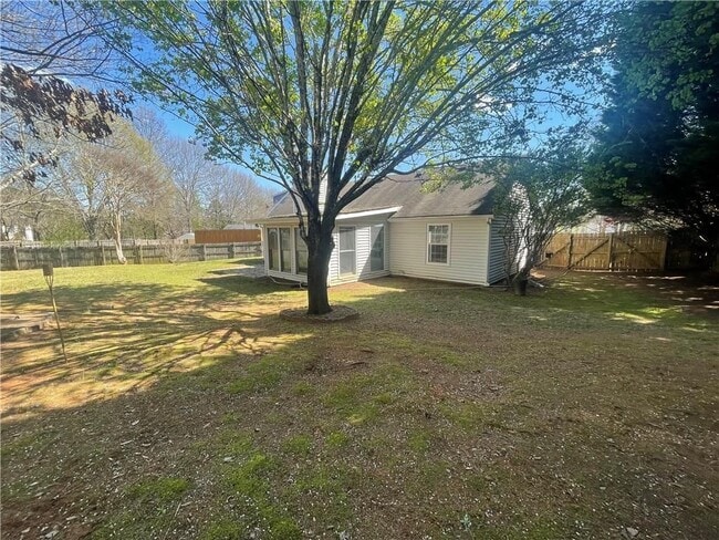 Photo - 1210 Mercury Dr SE