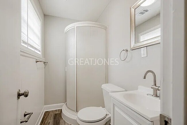 Photo - 3026 Gleason Ave