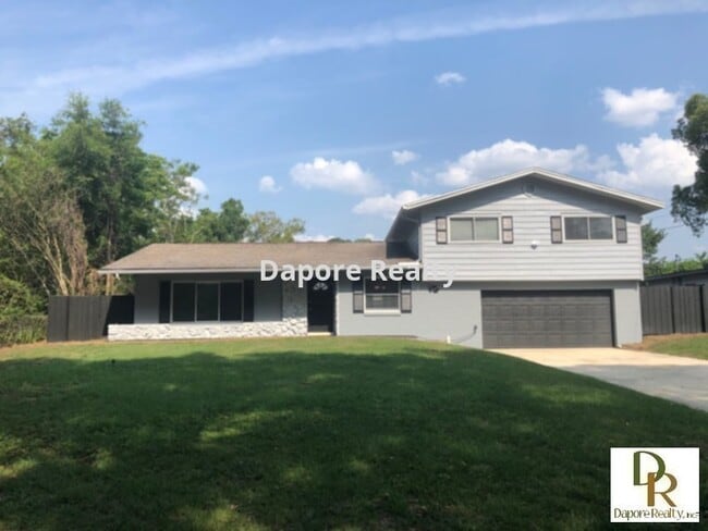 Building Photo - Must See 3 Bedroom, 3 Bath, Screened Pool ...