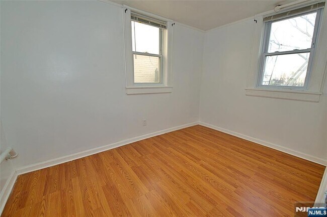 229 8th St Unit REAR