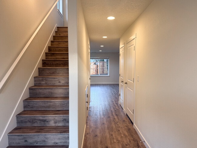 Photo - 505 NW Hillcrest Dr