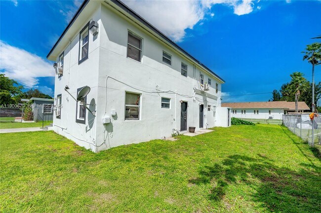 Photo - 10015 SW 170th Terrace Unit 2