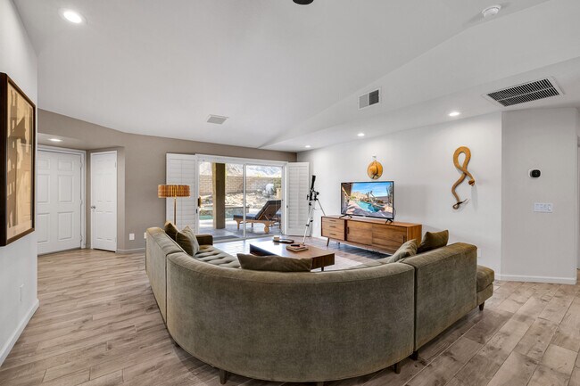 Photo - 54965 Avenida Vallejo