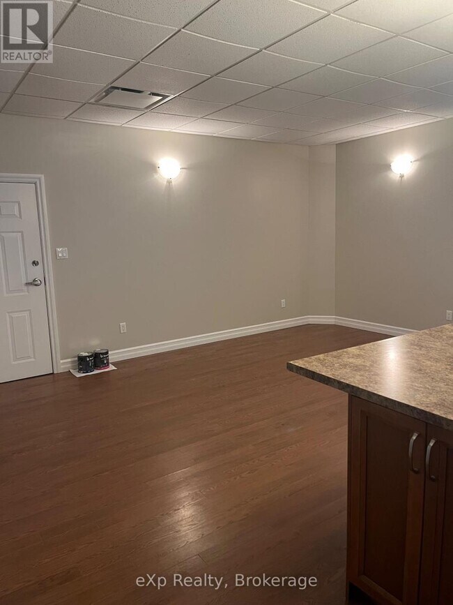 Photo - 807 Queen St