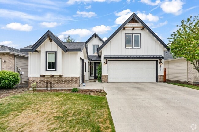 Building Photo - Modern Rustic Luxury Just Minutes from Dow... Rental