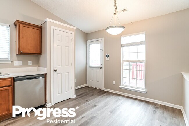 Photo - 5720 Shining Oak Ln