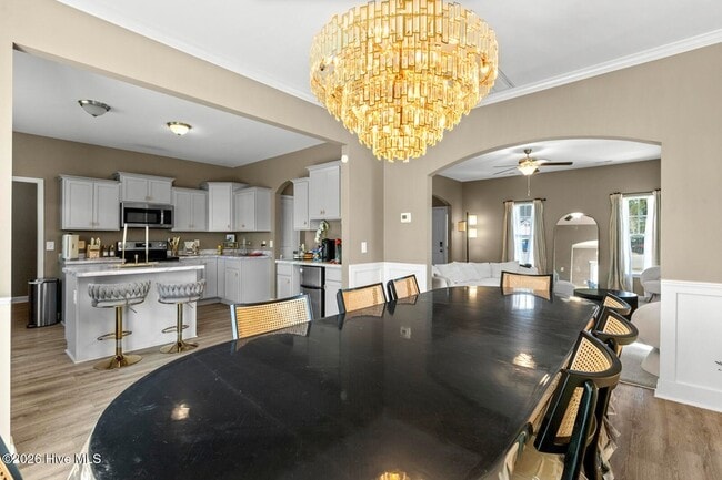 709 W Warner Ct