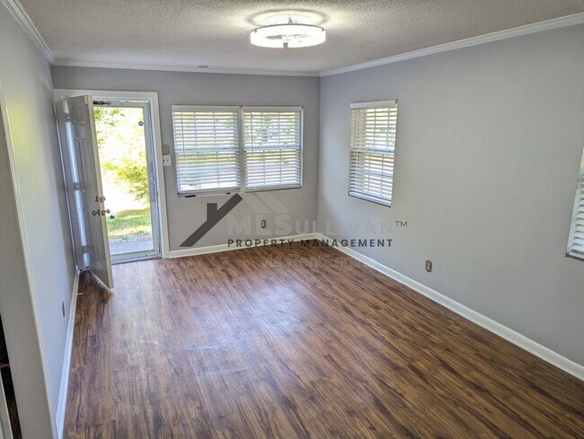 Photo - 901 Elmira Ave