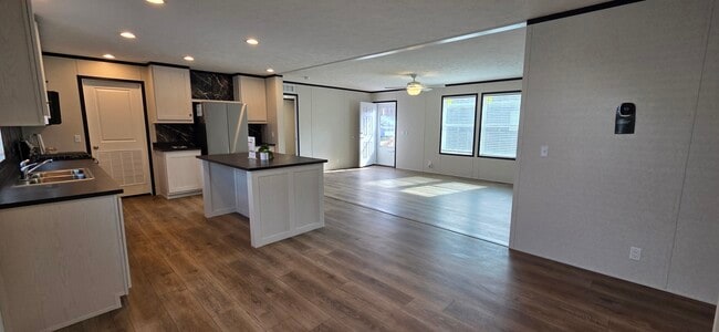 Photo - 9761 Marina Cir
