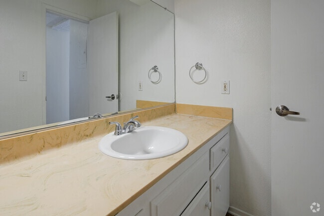 1BR, 1.5BA - 110SF