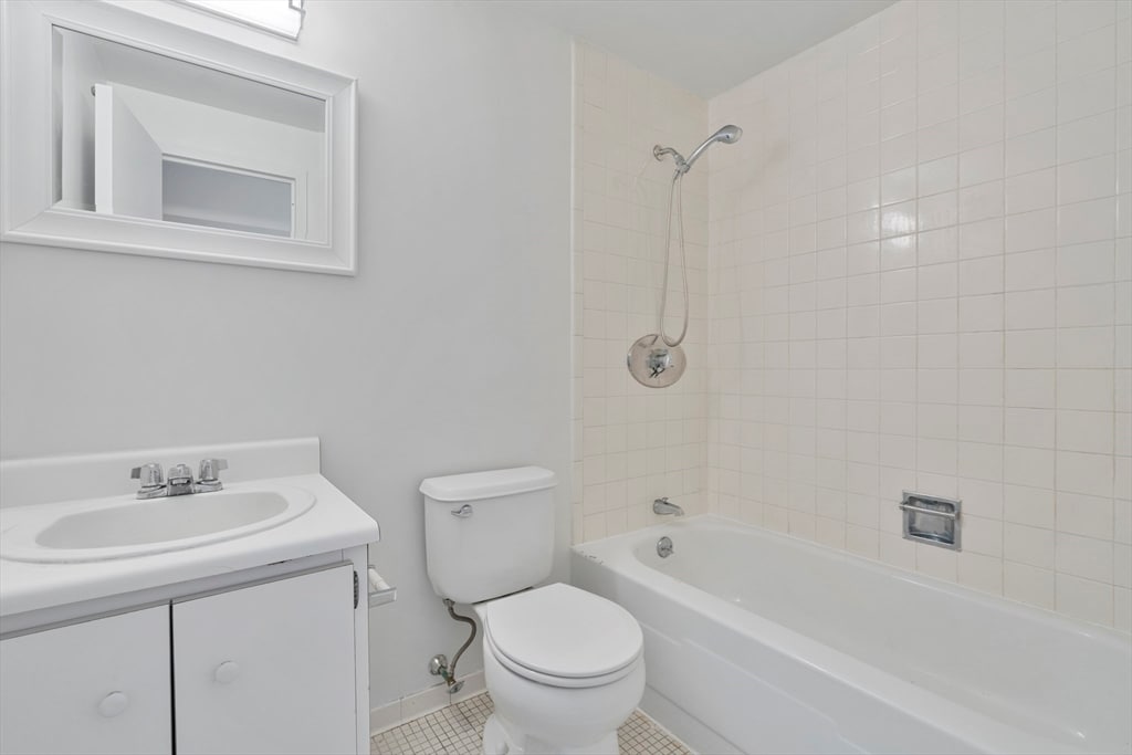 Photo - 1170 Massachusetts Ave Unidad 12C