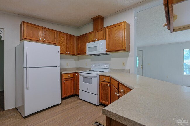 Photo - 6850 Bratt Rd