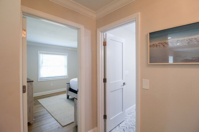 Photo - 691 Russell St