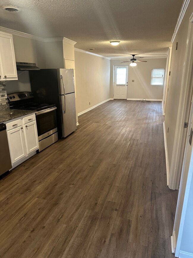 Building Photo - 1109 E McIver Rd Unit B