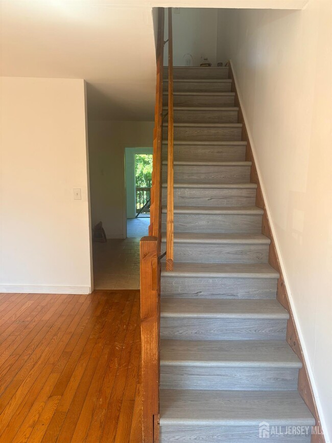 661 Catherine St Unit 2B