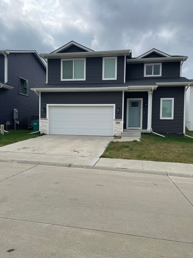 Building Photo - 3 bedroom 2.5 bath Single Family Home
