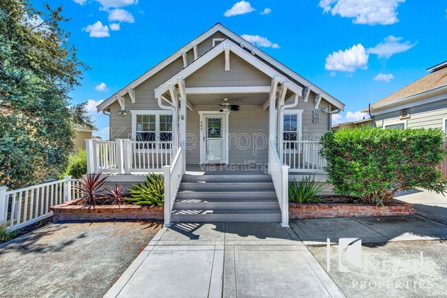 Photo - 584 Military E