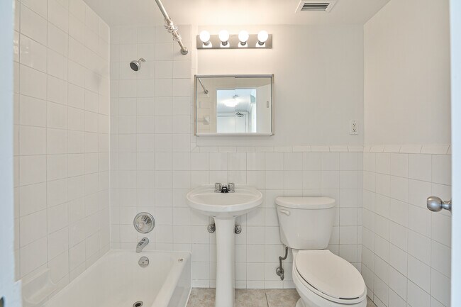 Photo - 484 Avenue Rd Unit 3 Bed