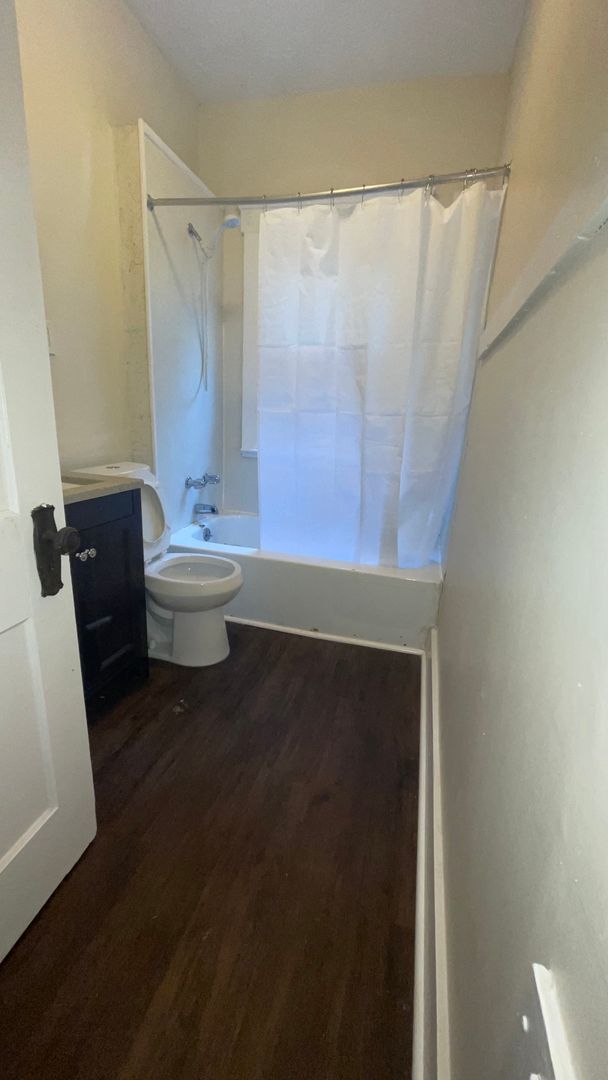 Photo - Completely remodeled 2 bedroom apartment n... Unit 4